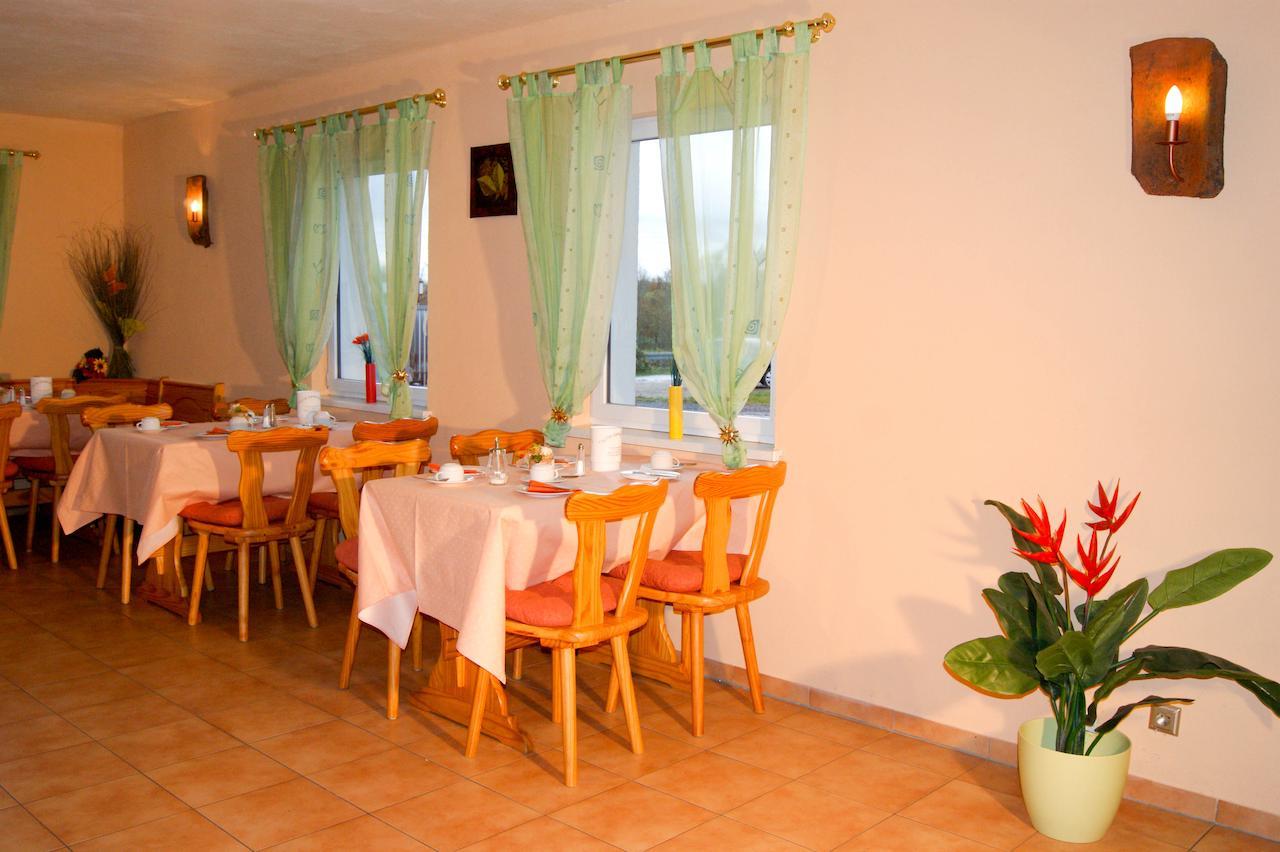 Hotel Schonunger Bucht Waigolshausen Экстерьер фото